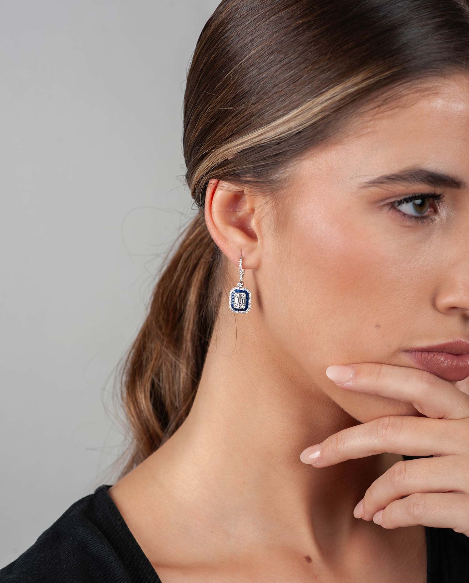 Pendientes Oro Blanco con Diamantes y Zafiros.