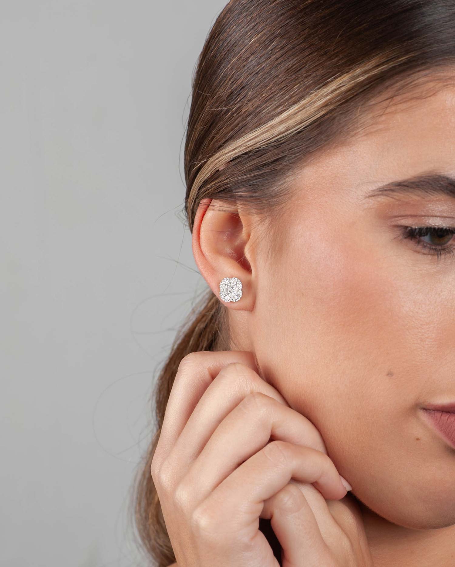 Pendientes Flor Oro Blanco y Diamantes.