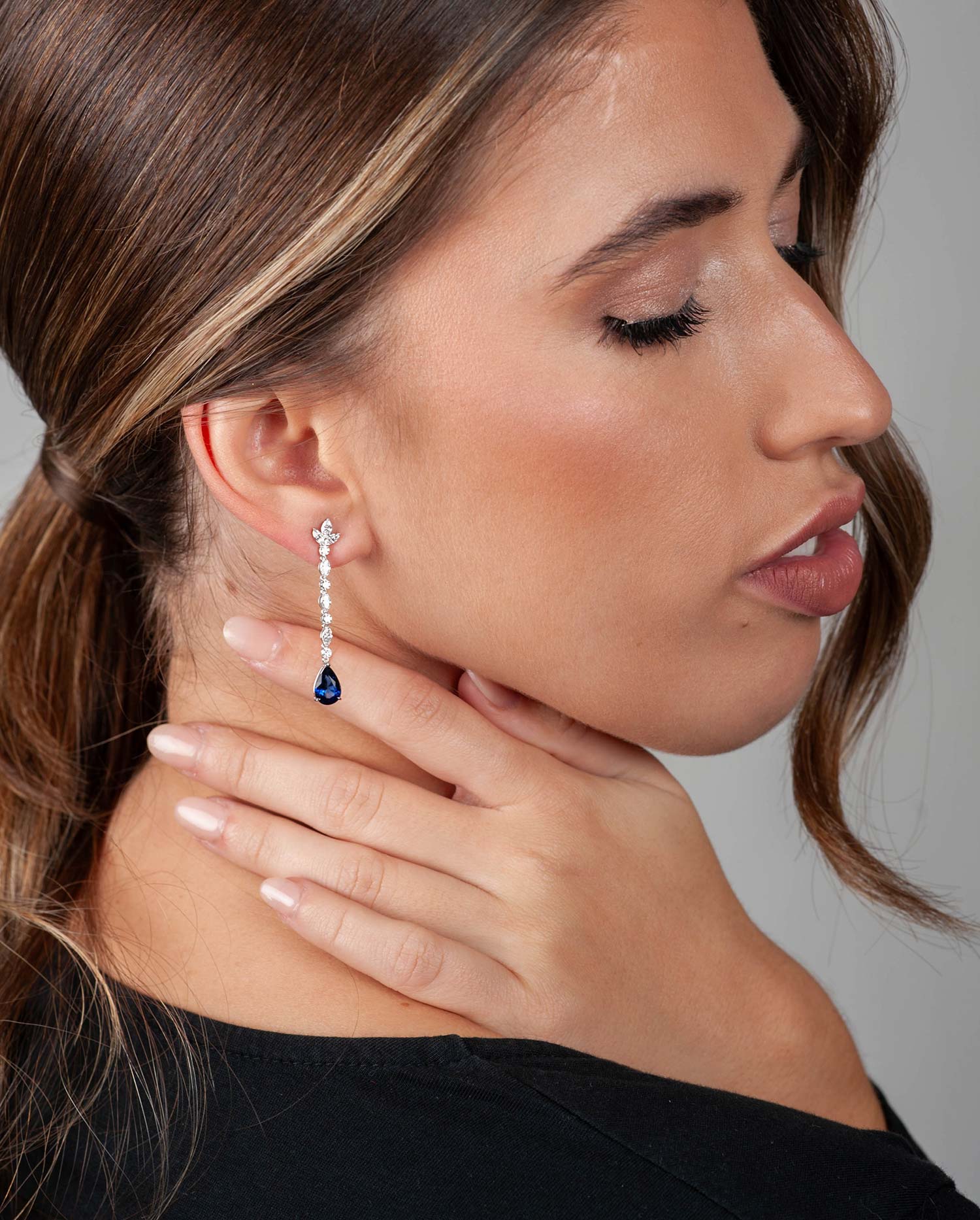 Pendientes Largos Oro Blanco con Zafiros.