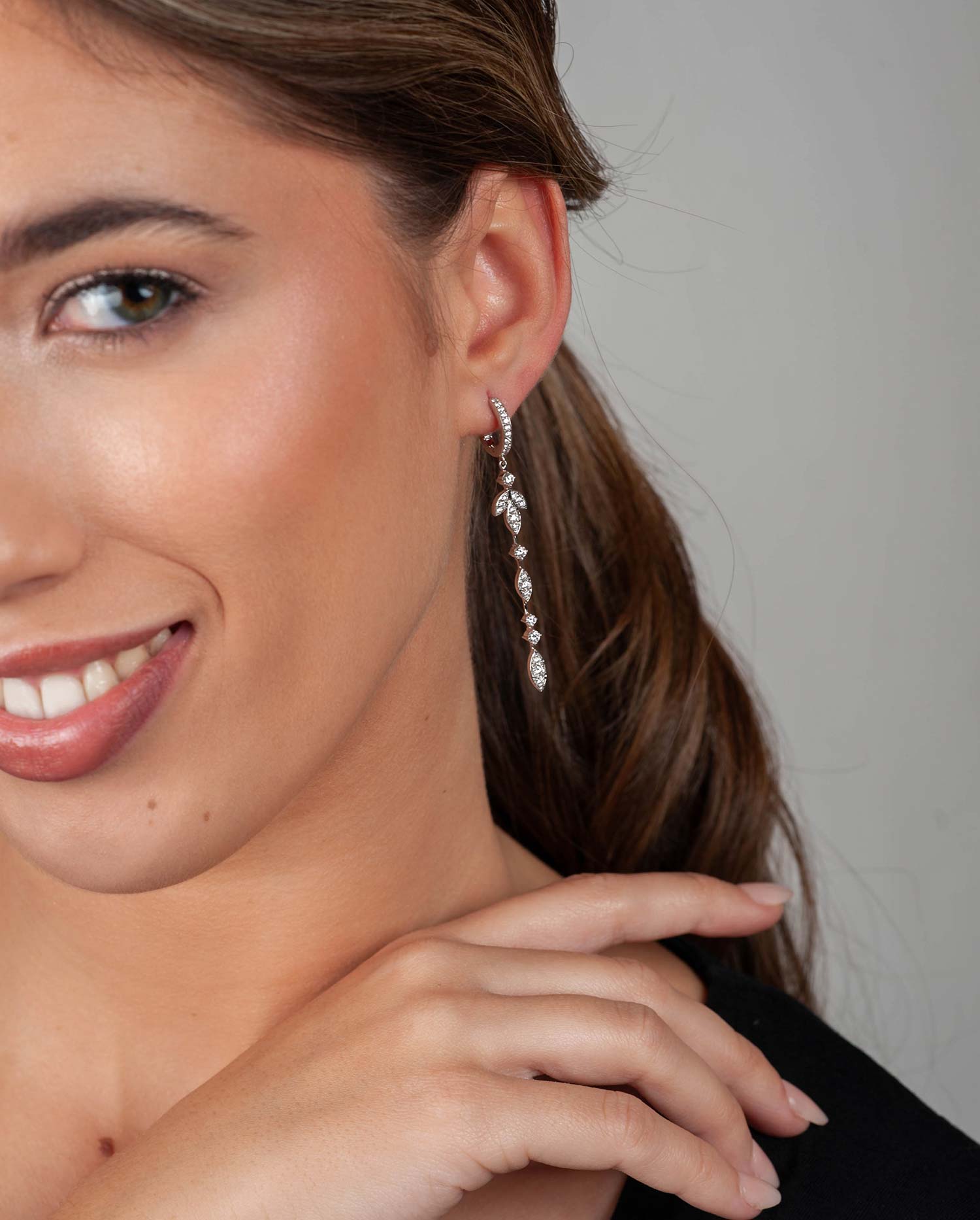 Pendientes Largos Oro Blanco con Diamantes