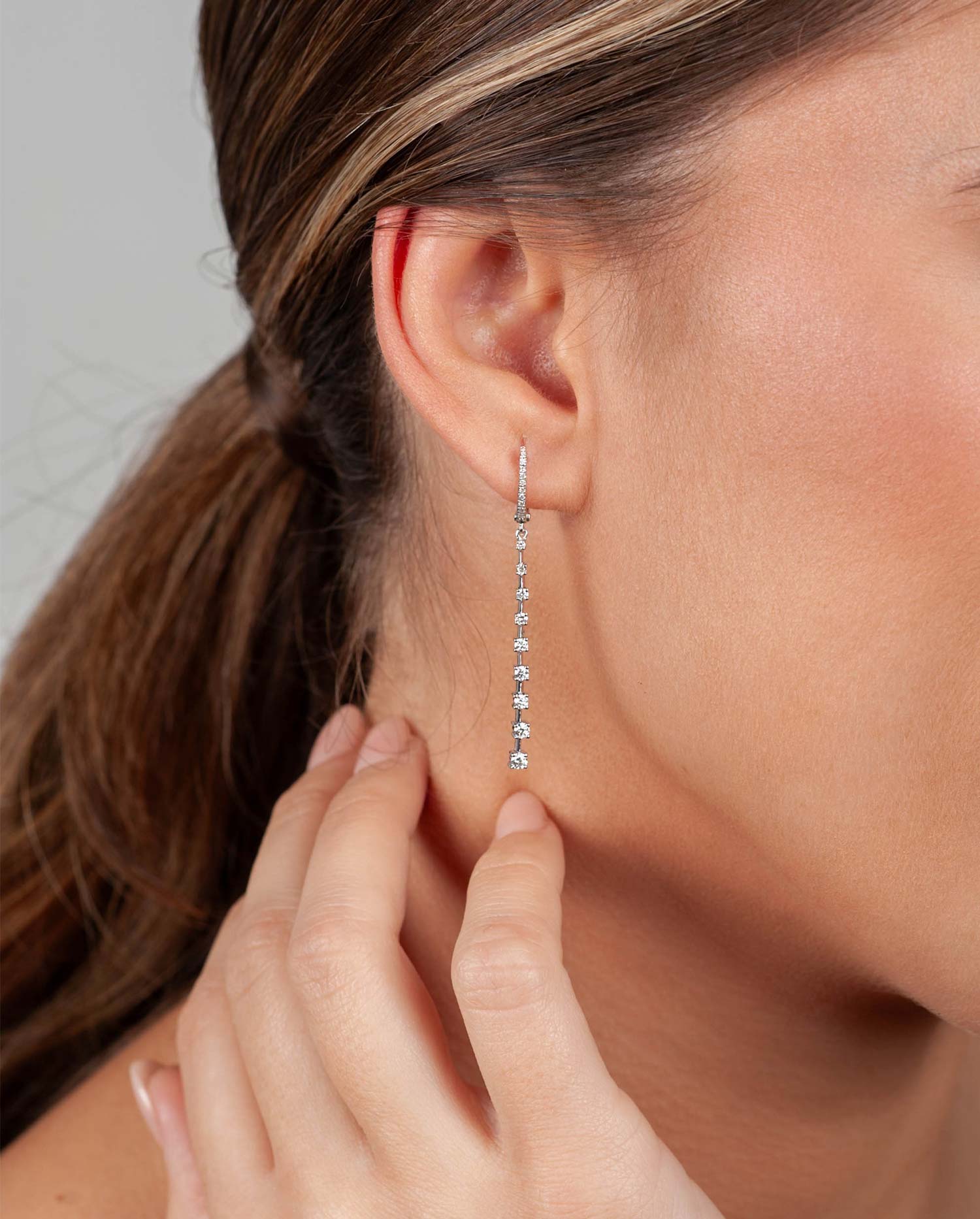 Pendientes Largos Oro Blanco con Diamantes.